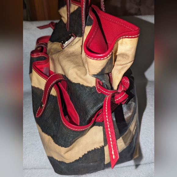 Vintage Dooney and Bourke canvas coated animal print large handbag. - Picture 6 of 15